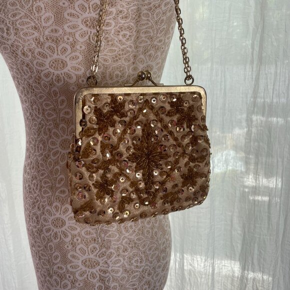 Vintage Gold Sequined Evening Bag with Metal Chain Strap - Picture 4 of 5